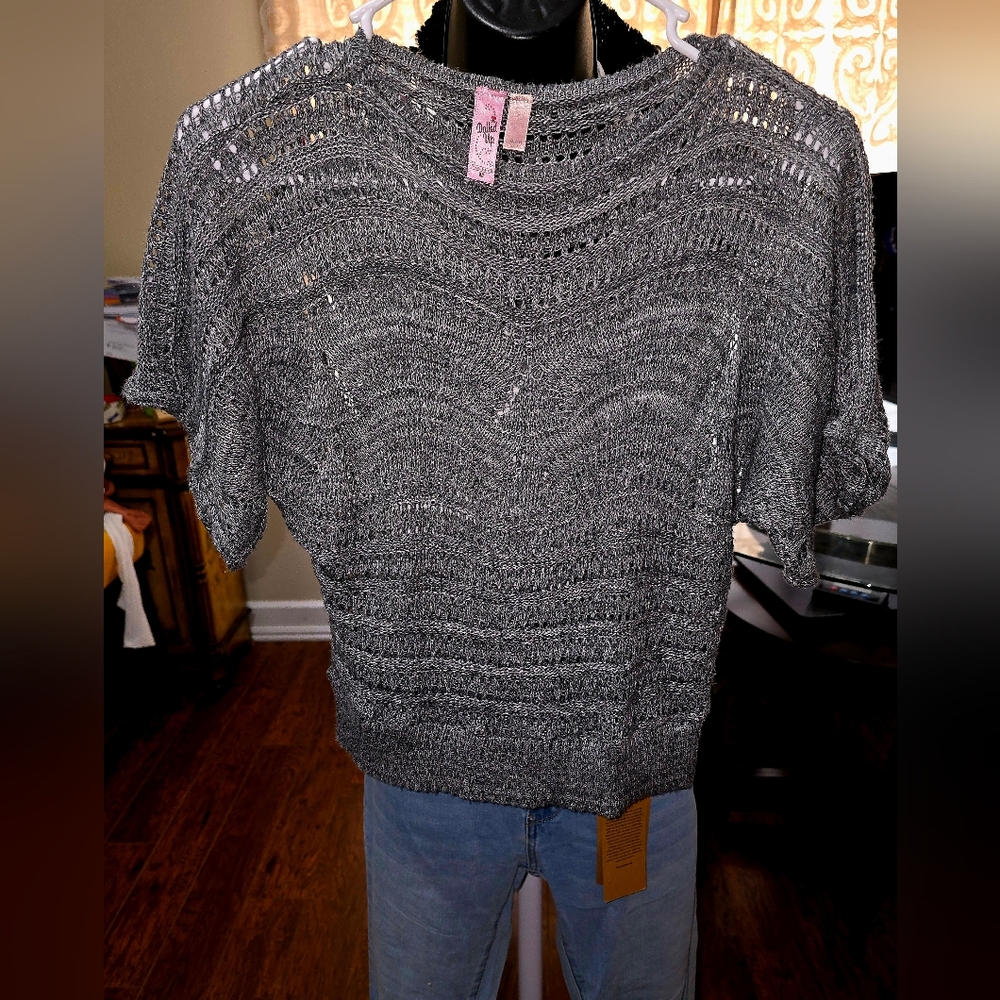Dolled Up, Gray Knit Top, Sz M